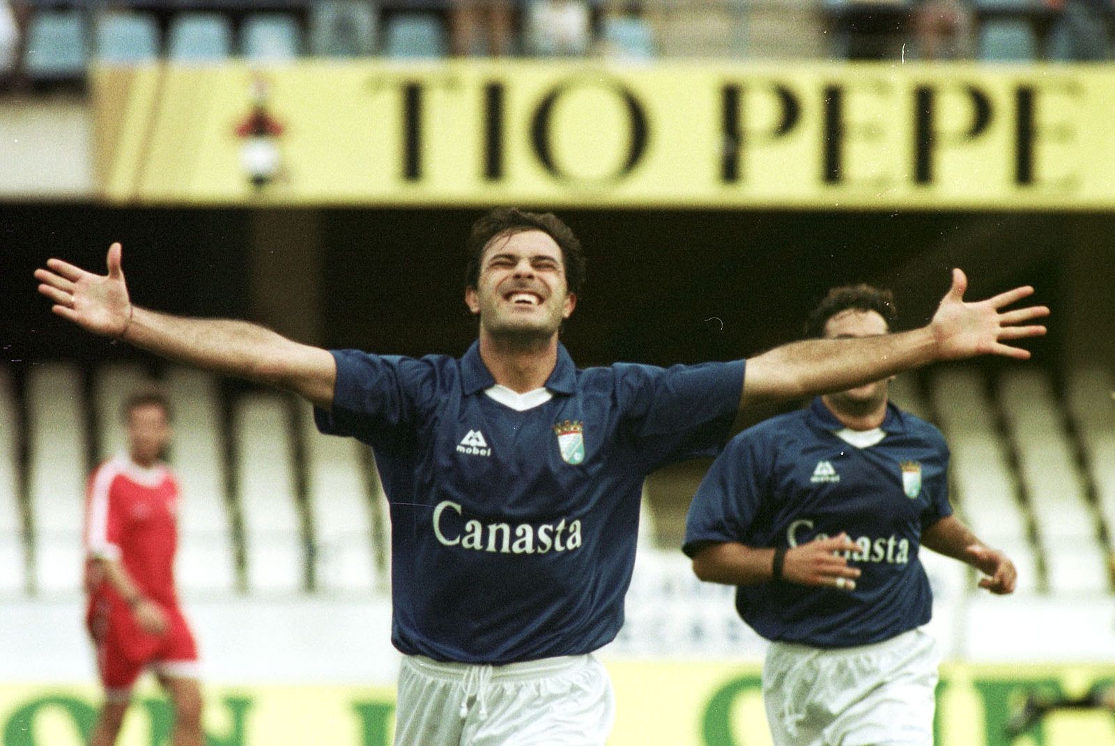 Julio Pineda, celebrando el 1-0 que dio la victoria al Xerez ante la UD Melilla en el último duelo en Chapín.