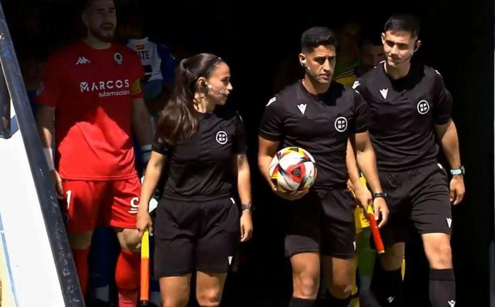 José Antonio Palomares -en el centro- antes de un partido