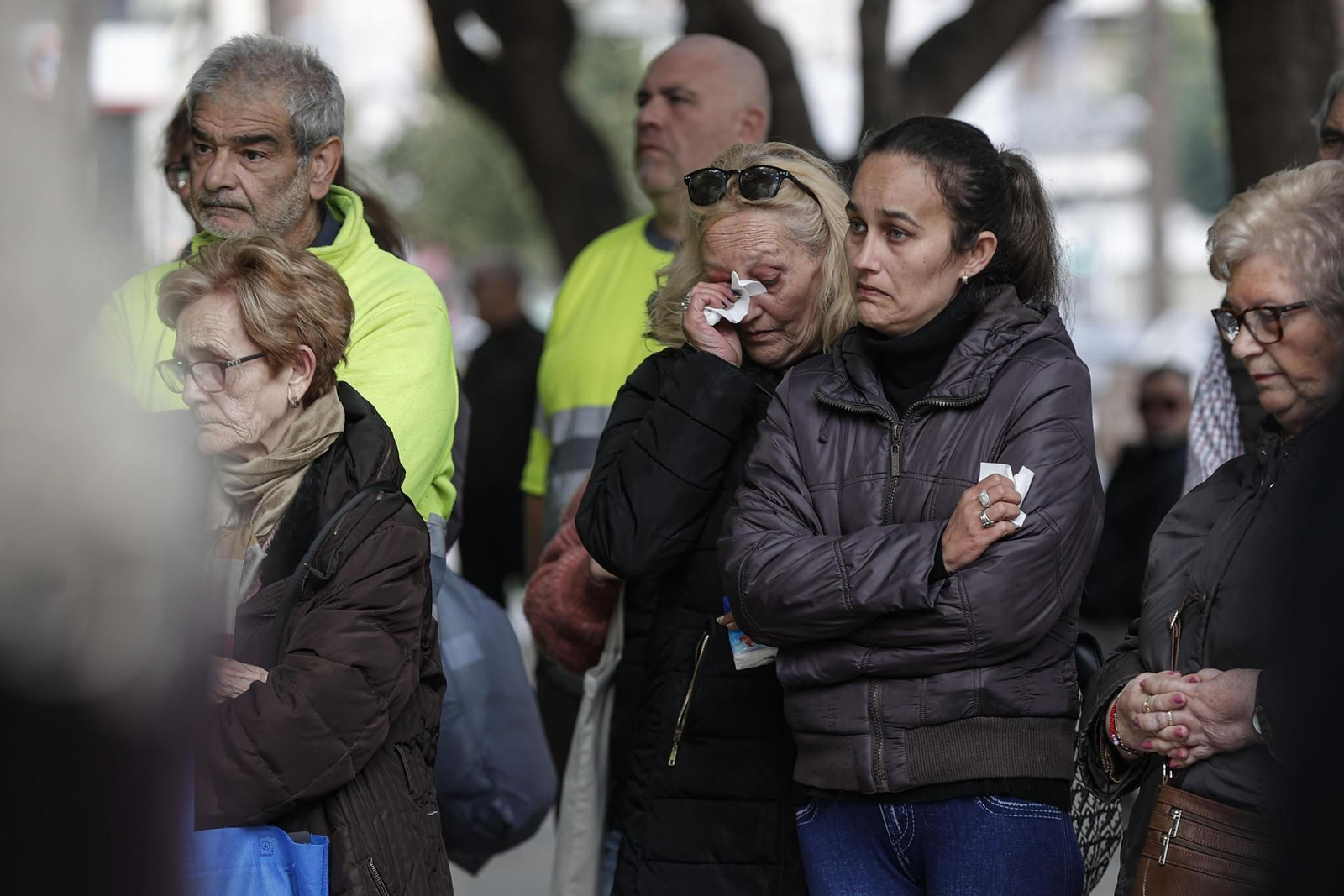 Minuto de silencio en Catarroja tras la muerte de su vecina Natividad por una brutal paliza a manos de su pareja.
