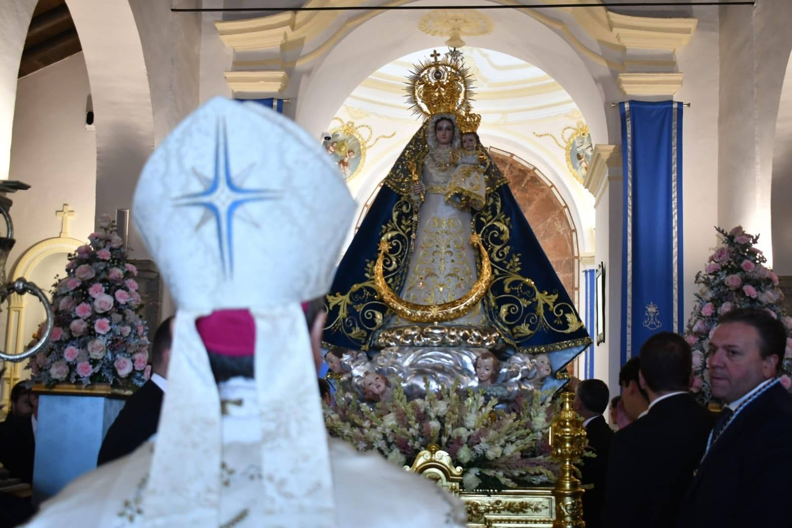 Procesión de la Virgen de Luna tras su coronación canónica