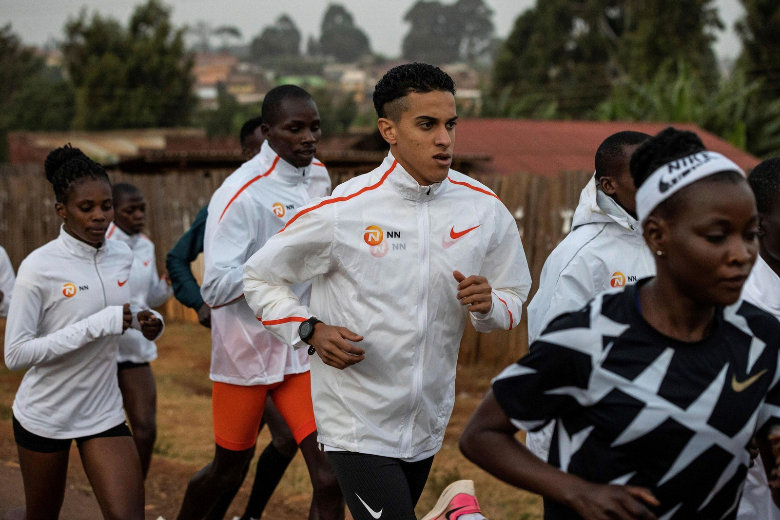 Ouassim Oumaiz, entrenando en Uganda.