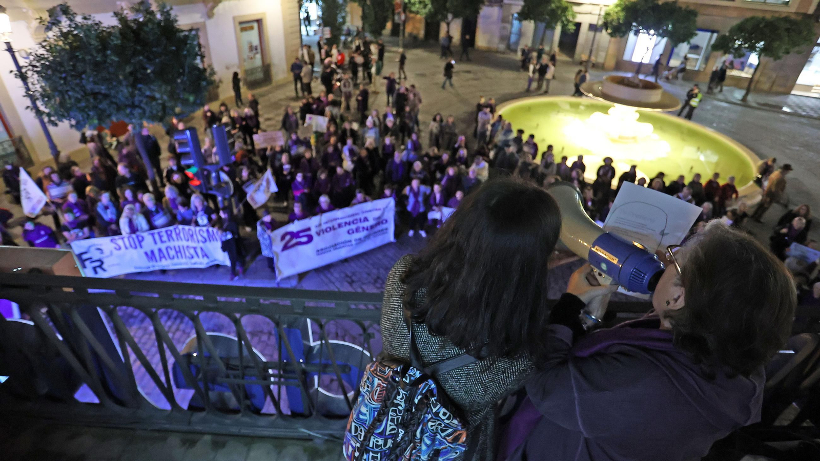Imágenes de la manifestación del 25N 2024 en Jerez