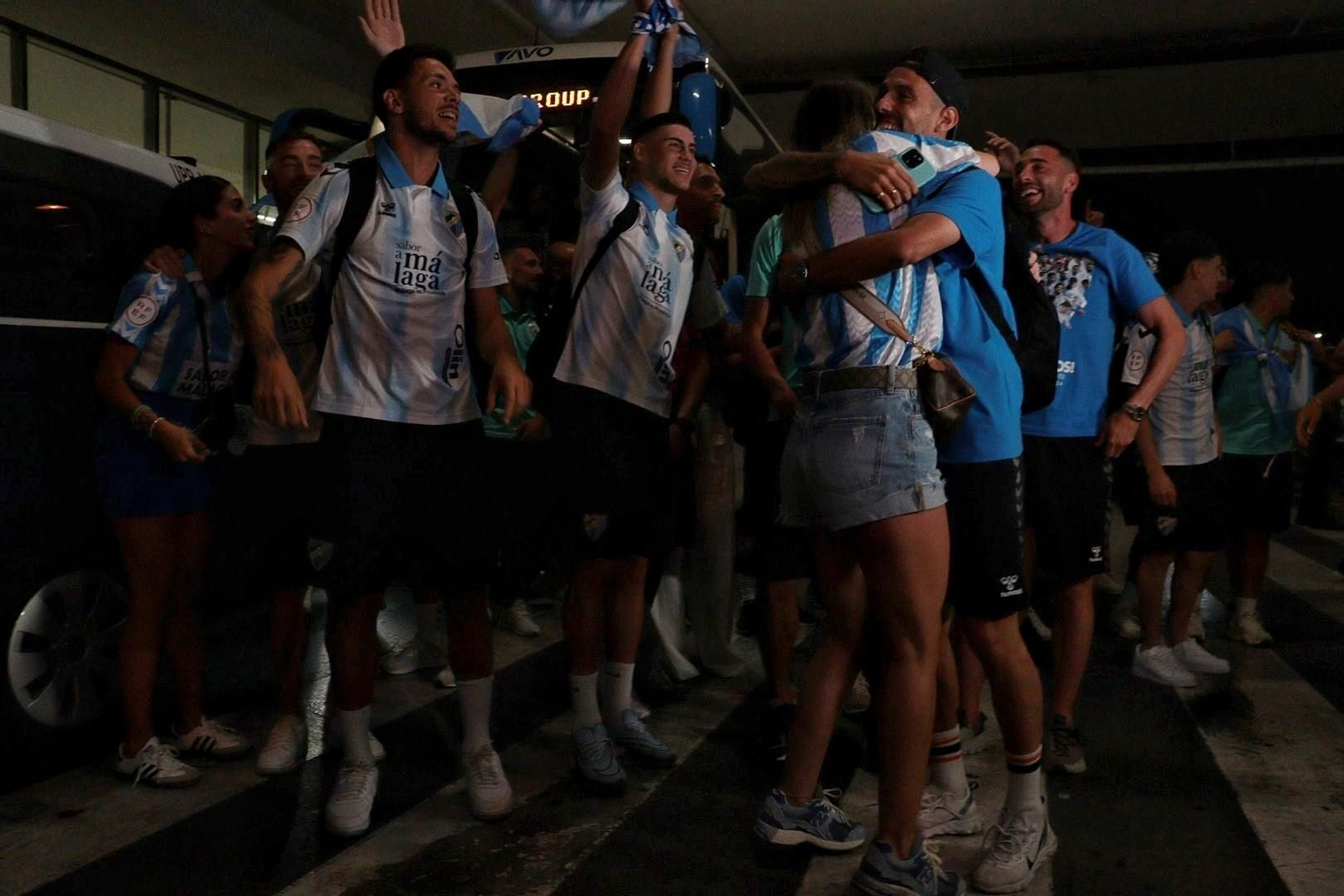 La madrugada interminable con la que Málaga celebró el ascenso