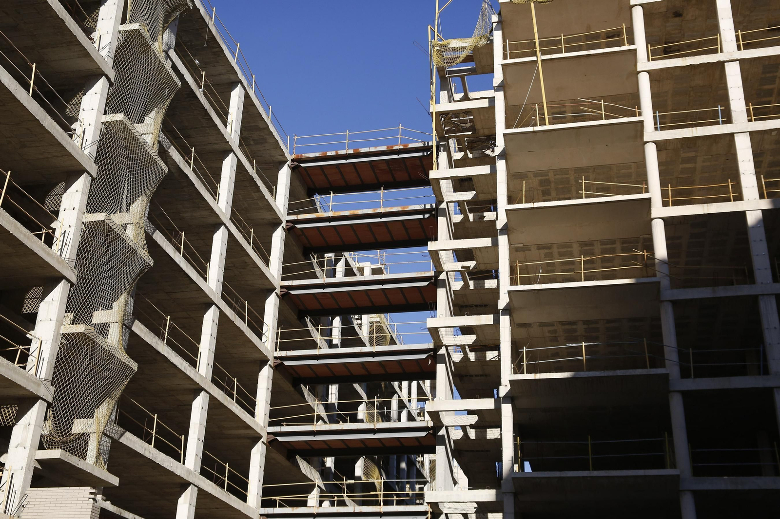 En la capital la tramitación administrativa ralentiza la puesta en marcha de nuevos proyectos.