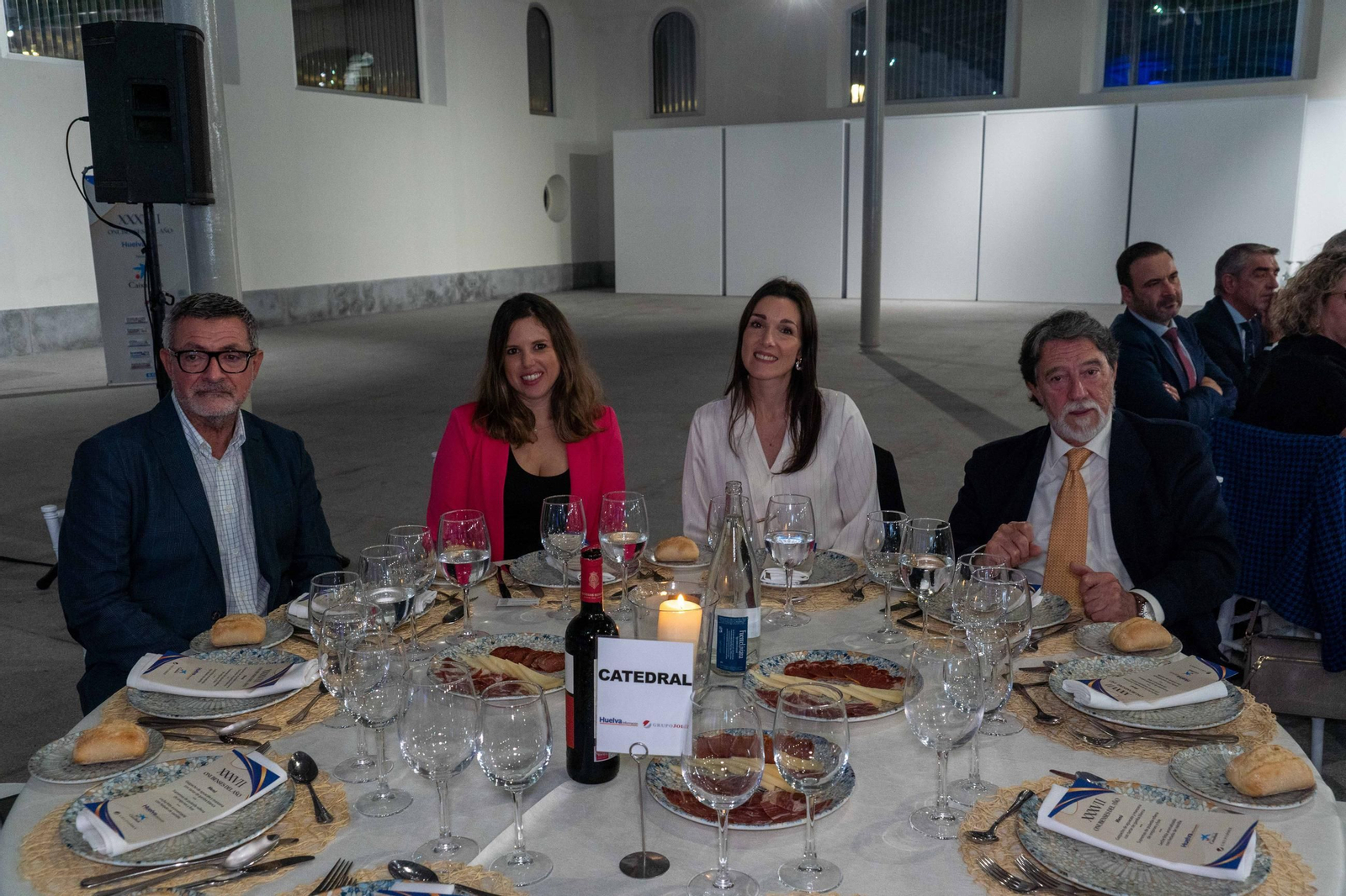 Imágenes de los invitados a la gala de los  37 premios Onubenses del Año