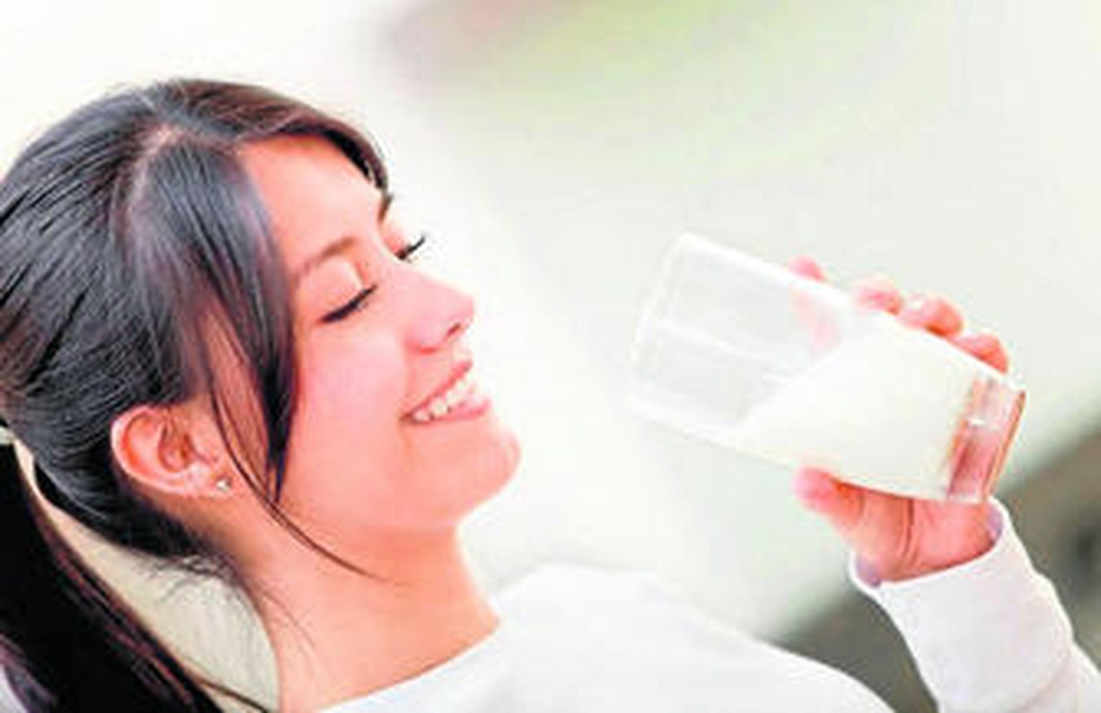 La leche sin lactosa permite recibir vitaminas y minerales a personas sensibles.