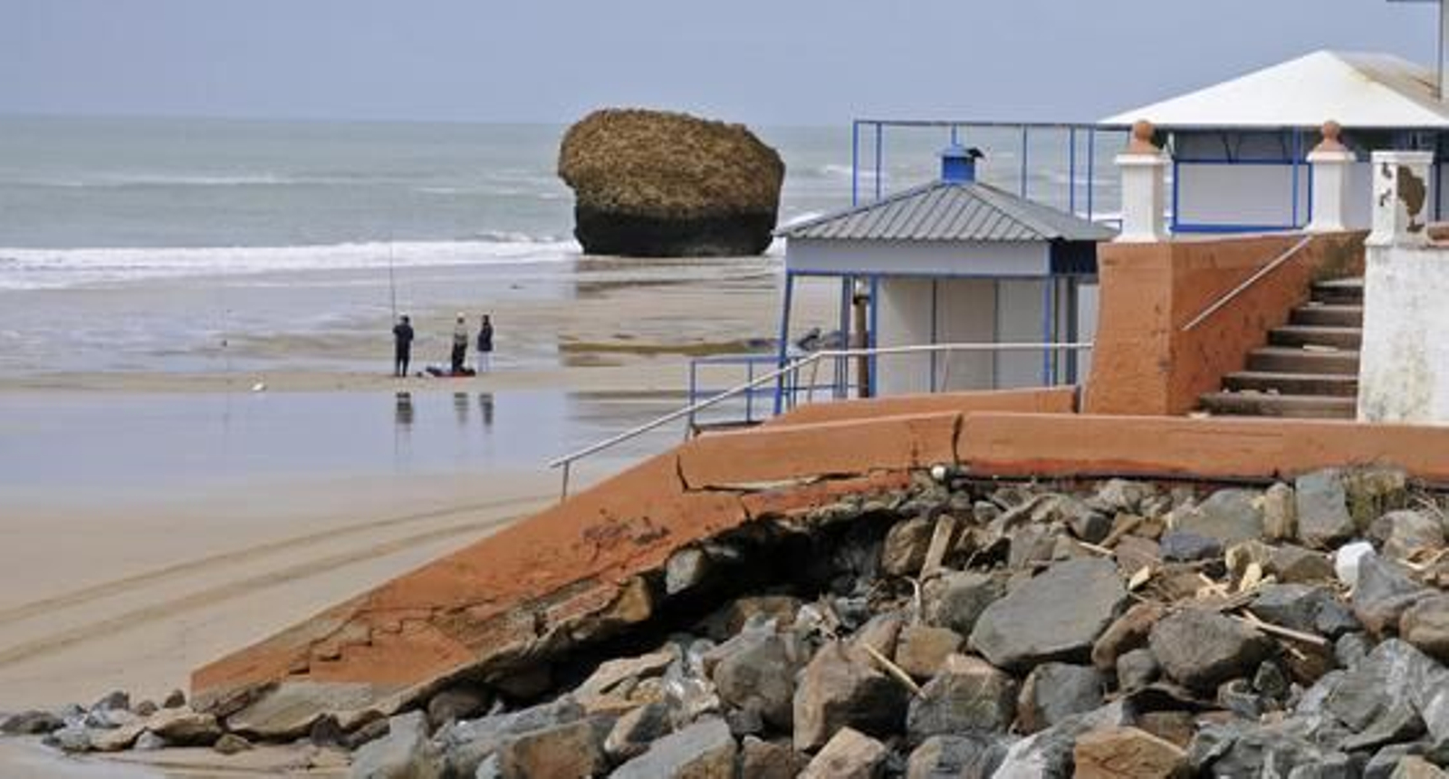 El paseo marítimo quedó inutilizado.

Foto: Juan Carlos Vázquez