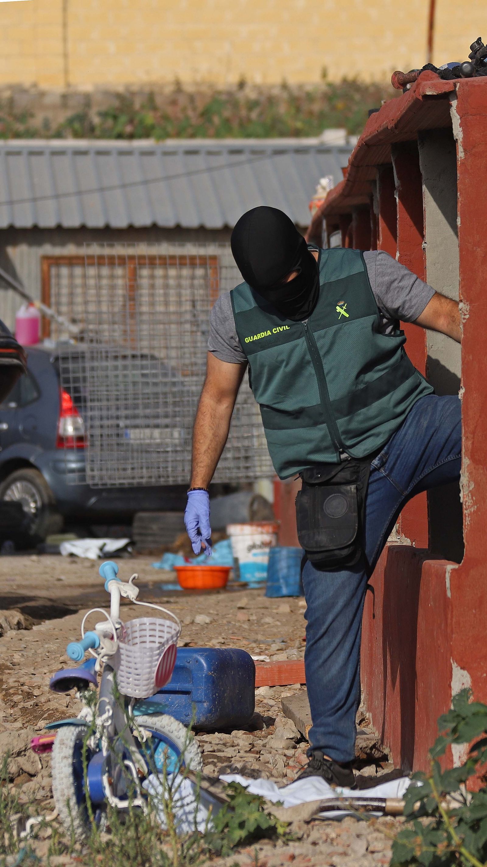 Fotos de los registros de la Guardia Civil en El Cobre