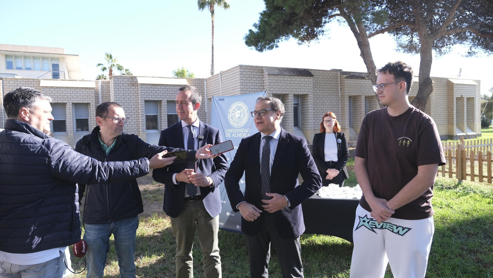 El árbol de la democracia de la Universidad de Almería, en imágenes