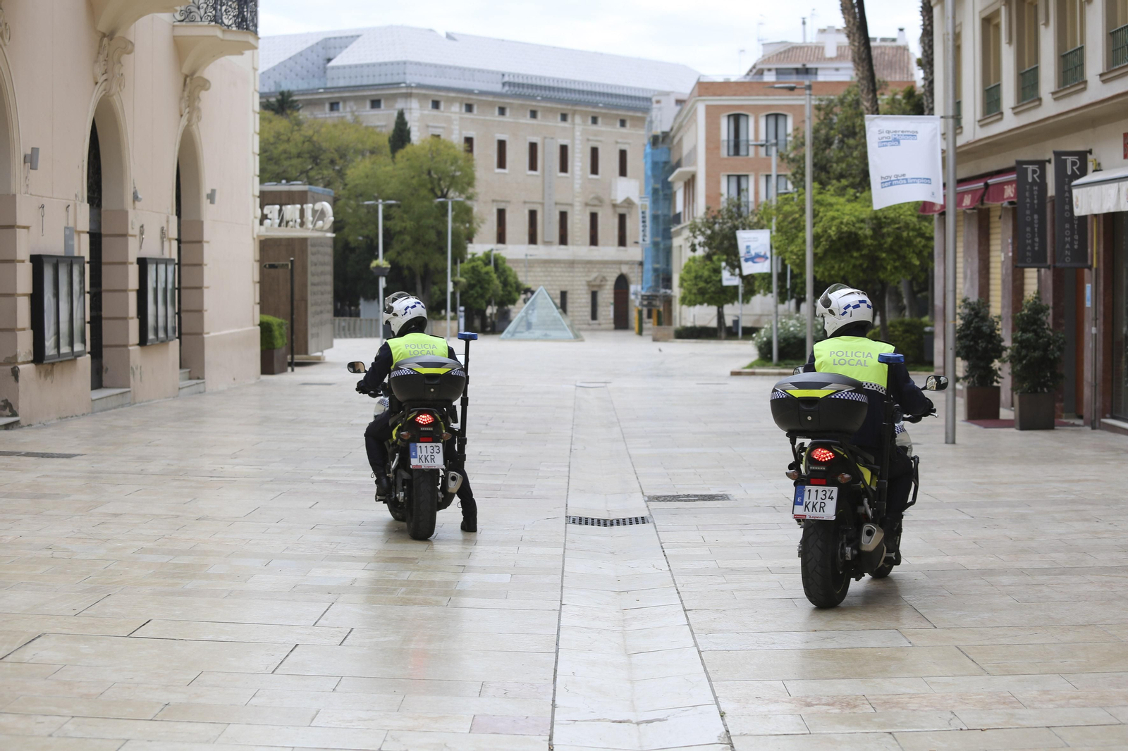 Policías Locales en Málaga, durante el estado de alarma del coronavirus.