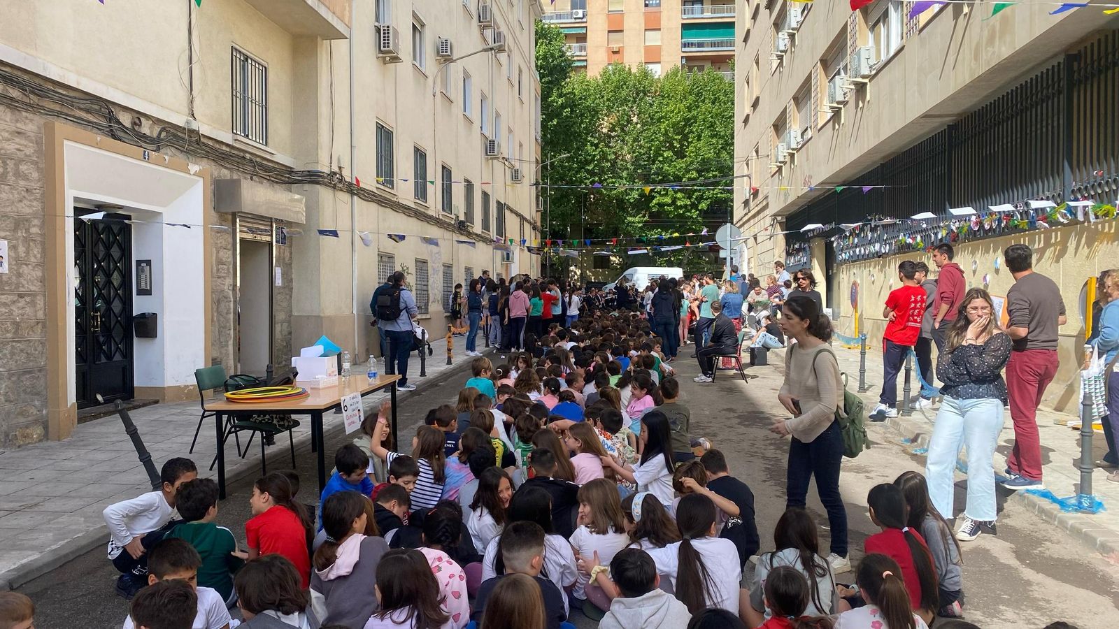 Una iniciativa para tener calles seguras libres de tráfico junto a los colegios en Jaén