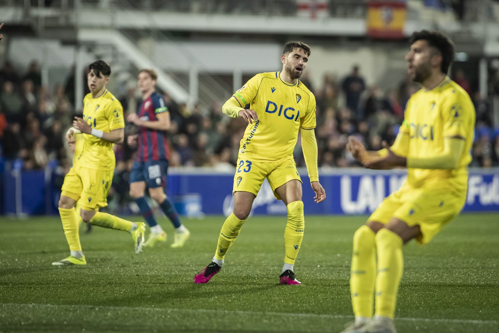 Gesto de desconcierto de garcía Pascual en compañía de Antoñito Cordero y Mario Climent.