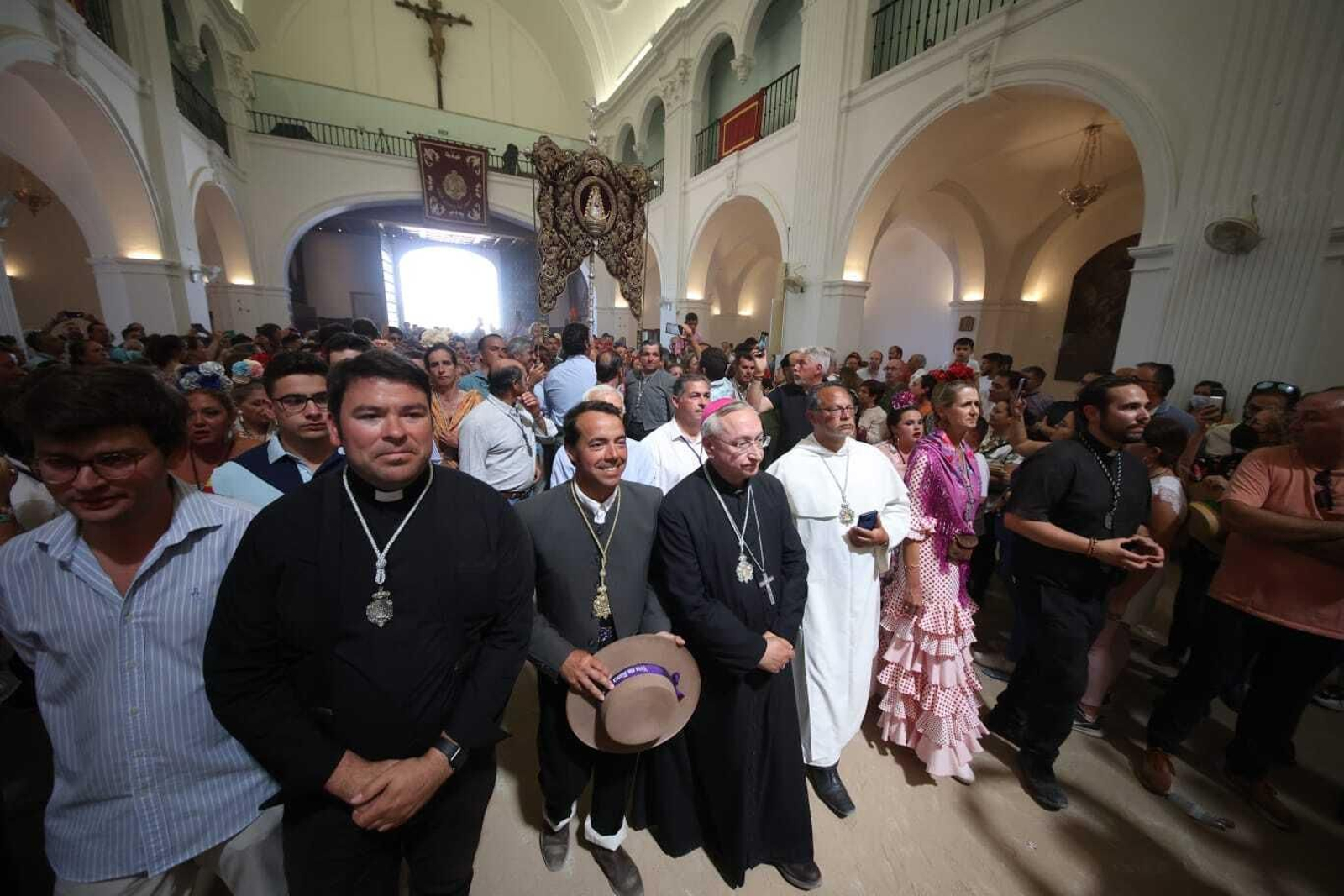 El Simpecado de Jerez a los pies de la Virgen del Rocío