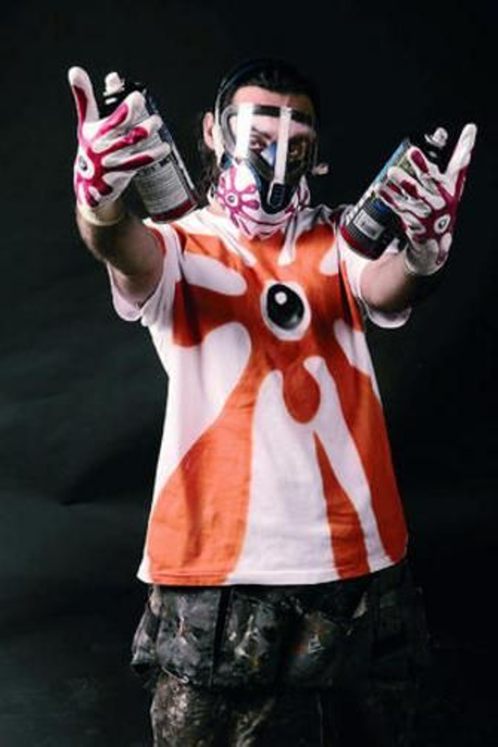 El Rectorado se convierte en un gigantesco 'graffiti' de lúz láser