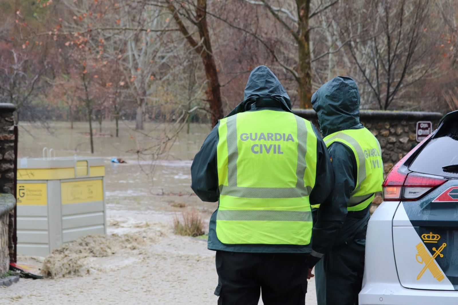 Todas las fotos de la borrasca Leonardo y sus incidencias en Granada: desprendimientos, ríos desbordados y lluvia