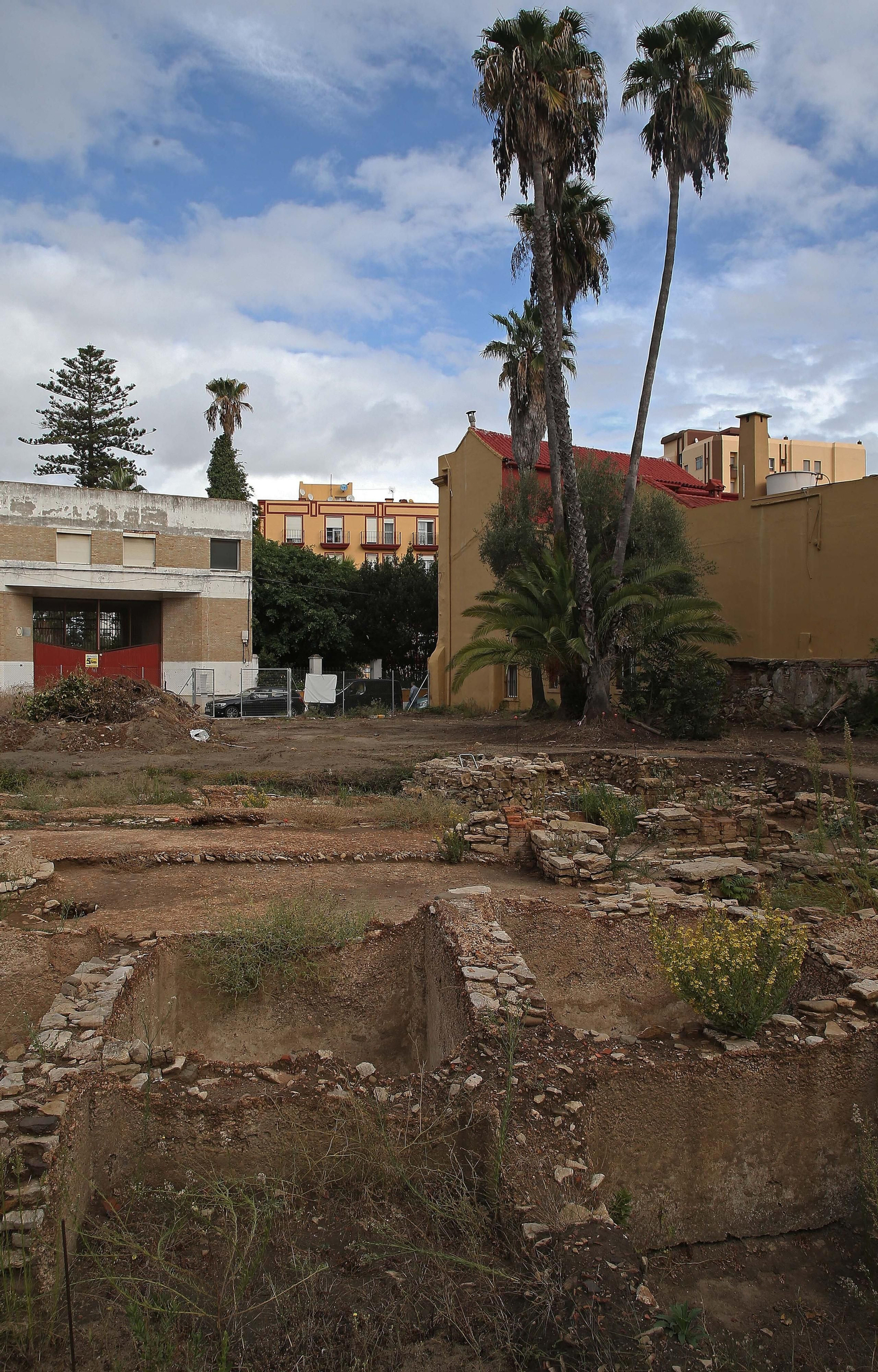Fotos de las obras en el centro de interpretación 'Paco de Lucía' y en la fábrica de salazón de Algeciras