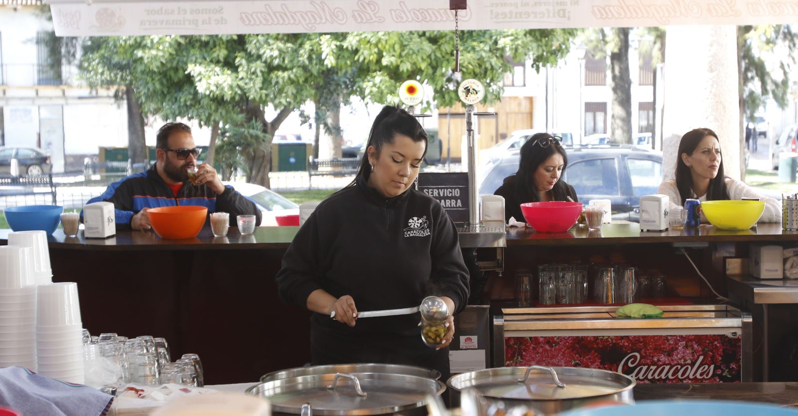 El puesto de caracoles de La Magdalena, en fotos
