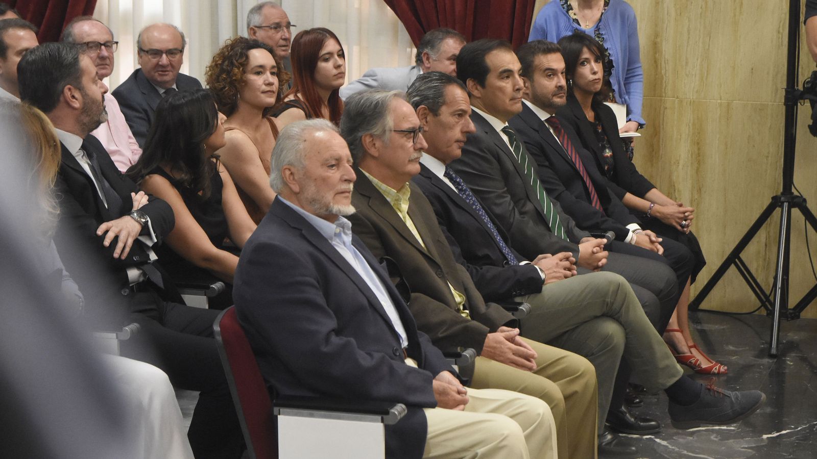 Anguita, durante el pleno de investidura de José María Bellido, junto a Manuel Pérez, Rafael Merino y José Antonio Nieto.