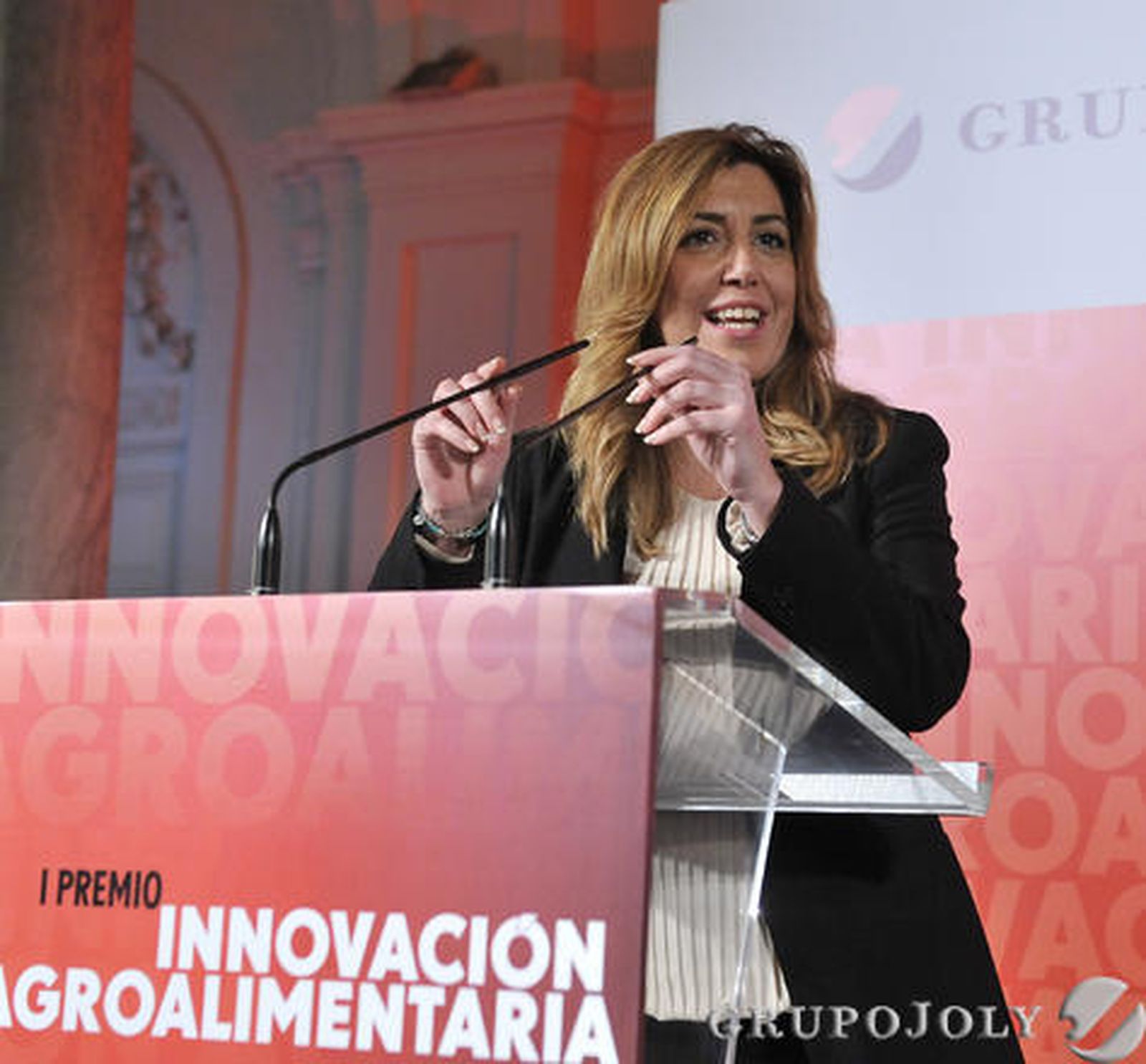 Susana Díaz, durante su intervención en el acto de entrega. / Fotos de Juan Carlos Vázquez y Belén Vargas
