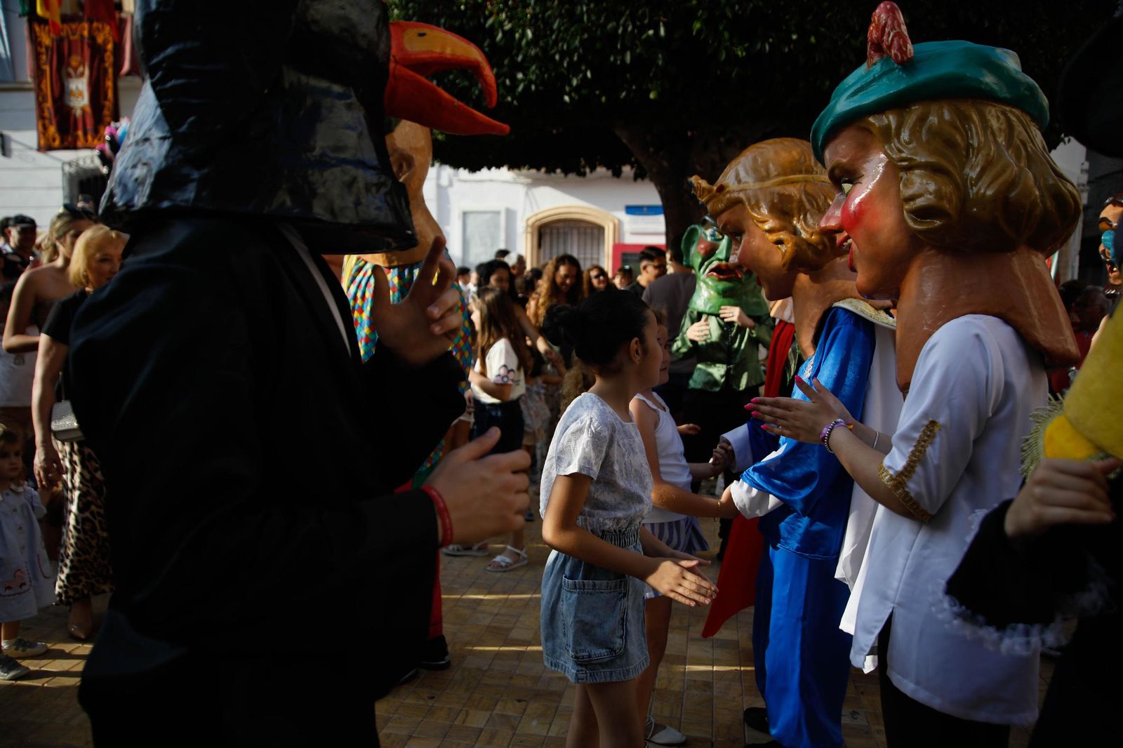Desfile de Gigantes y Cabezudos de Vera, en imágenes