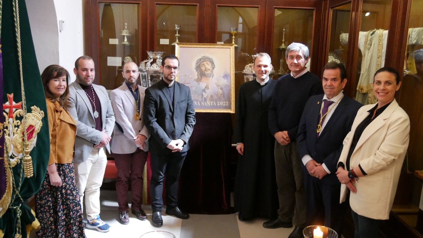 Representantes del Ayuntamiento de Adra y de las hermandades y cofradías locales, en la presentación de la Semana Santa.