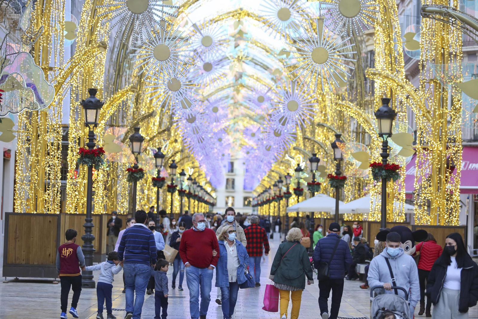La calle Larios con las luces de Navidad encendidas.