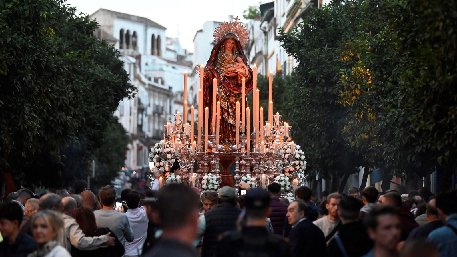 La Virgen del Amparo, durante la procesión de 2024.