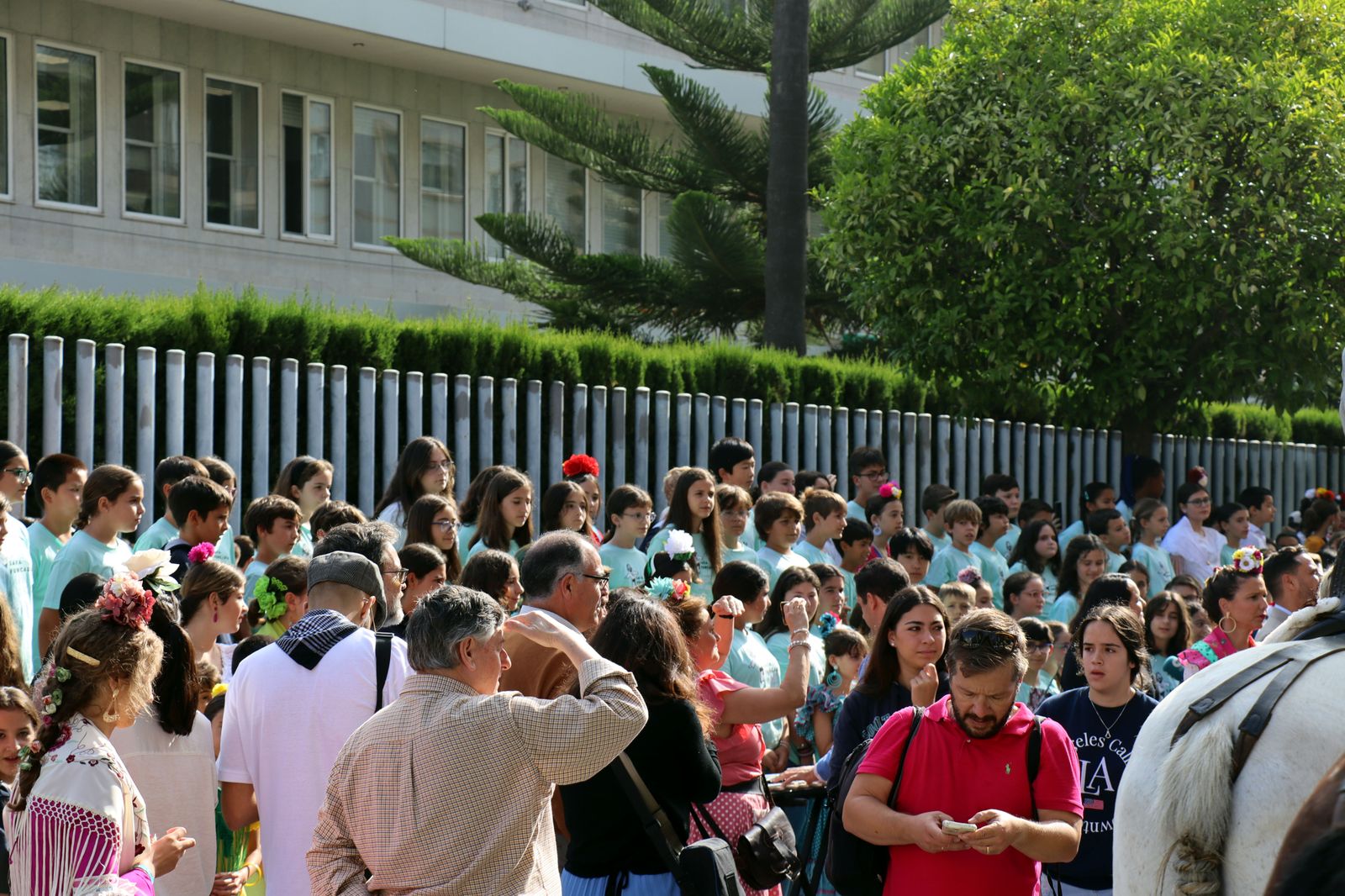 El Rocío 2023: Imágenes de la Hermandad de Emigrantes en su salida de Huelva