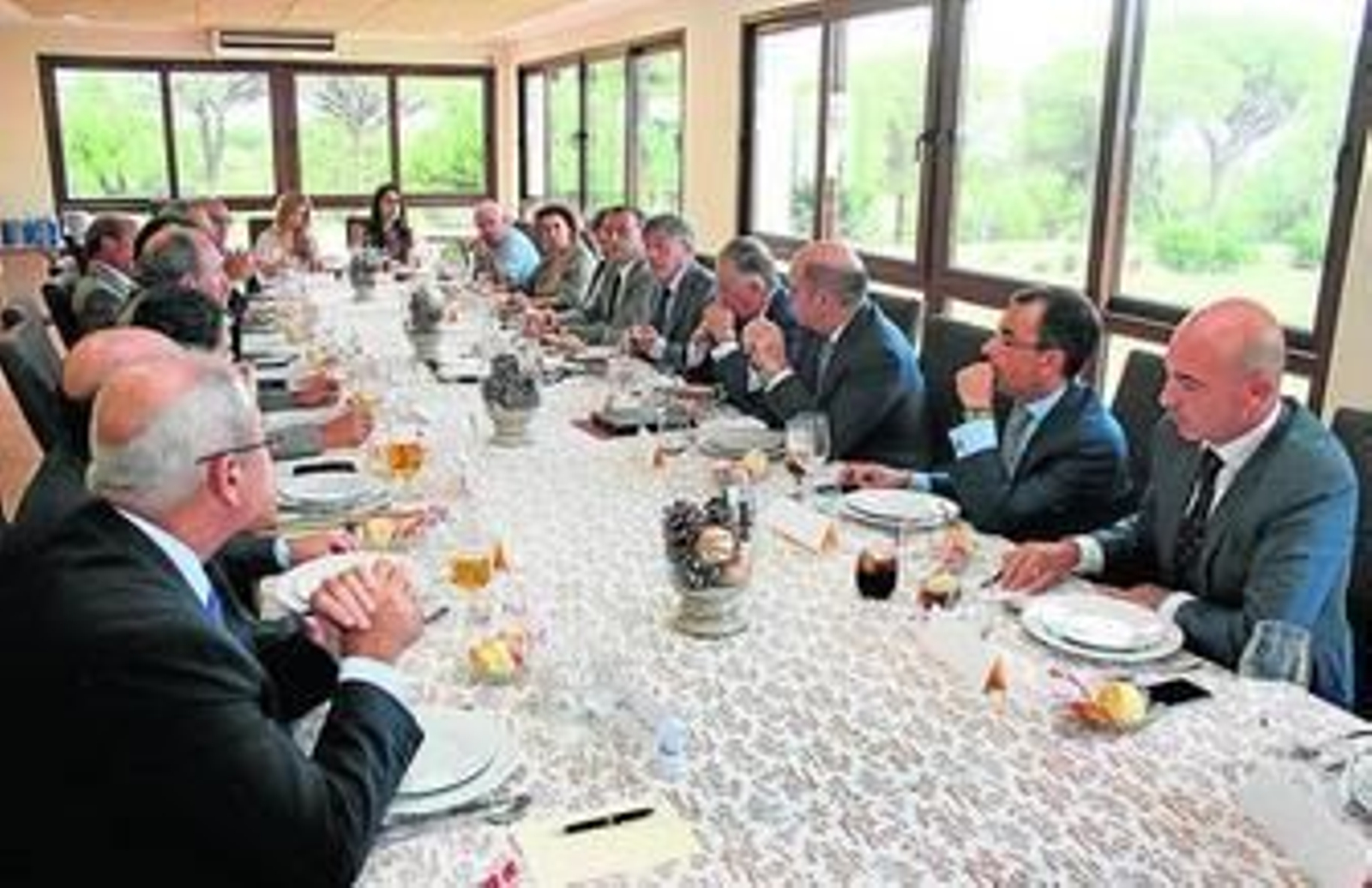 Parte de los asistentes al foro, celebrado ayer en el restaurante Mirta Golf.