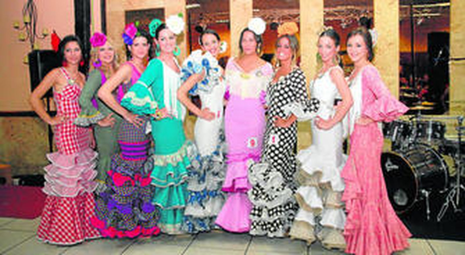 La nueve salineras de la Feria de 2013. Nuria Otero, cuarta por la derecha, será la nueva salinera mayor.