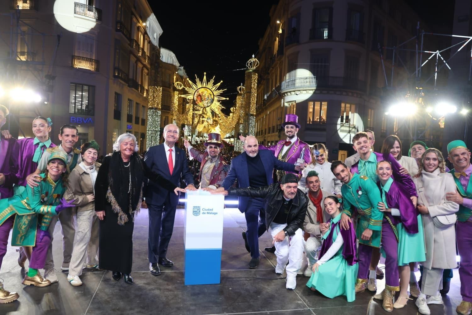 Las nuevas luces de Navidad de la calle Larios de Málaga, en fotos