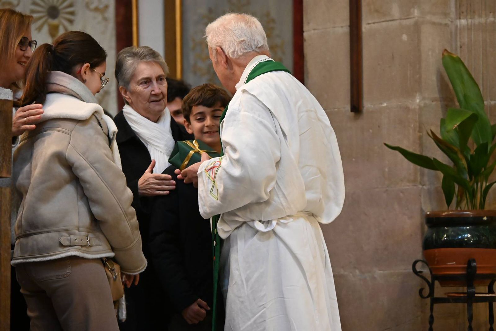 Las imágenes del homenaje de Villa del Río a su párroco emérito, Manuel Tirado Fernández