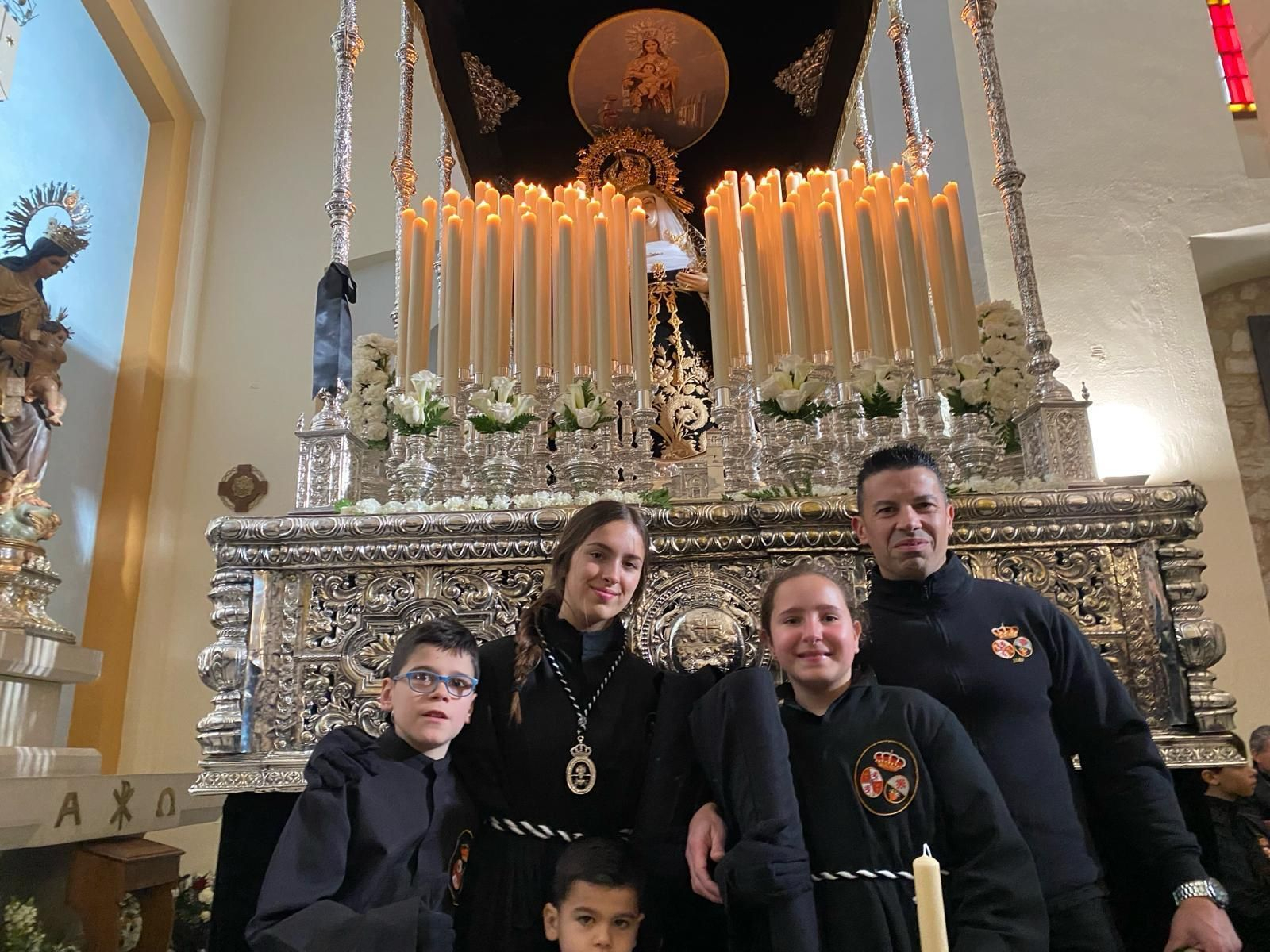 En imágenes: el Santo Sepulcro procesiona su luto por las calles de Jaén capital