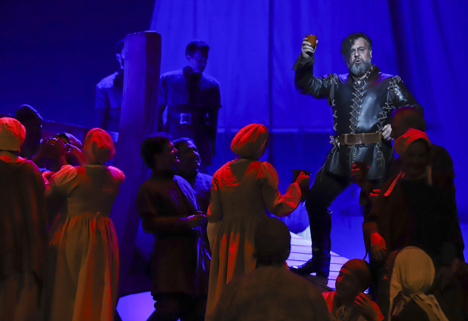Carlos Álvarez, como Iago, en el ensayo general de 'Otello', este lunes en el Cervantes. Carlos Álvarez, como Iago, en el ensayo general de 'Otello', este lunes en el Cervantes.