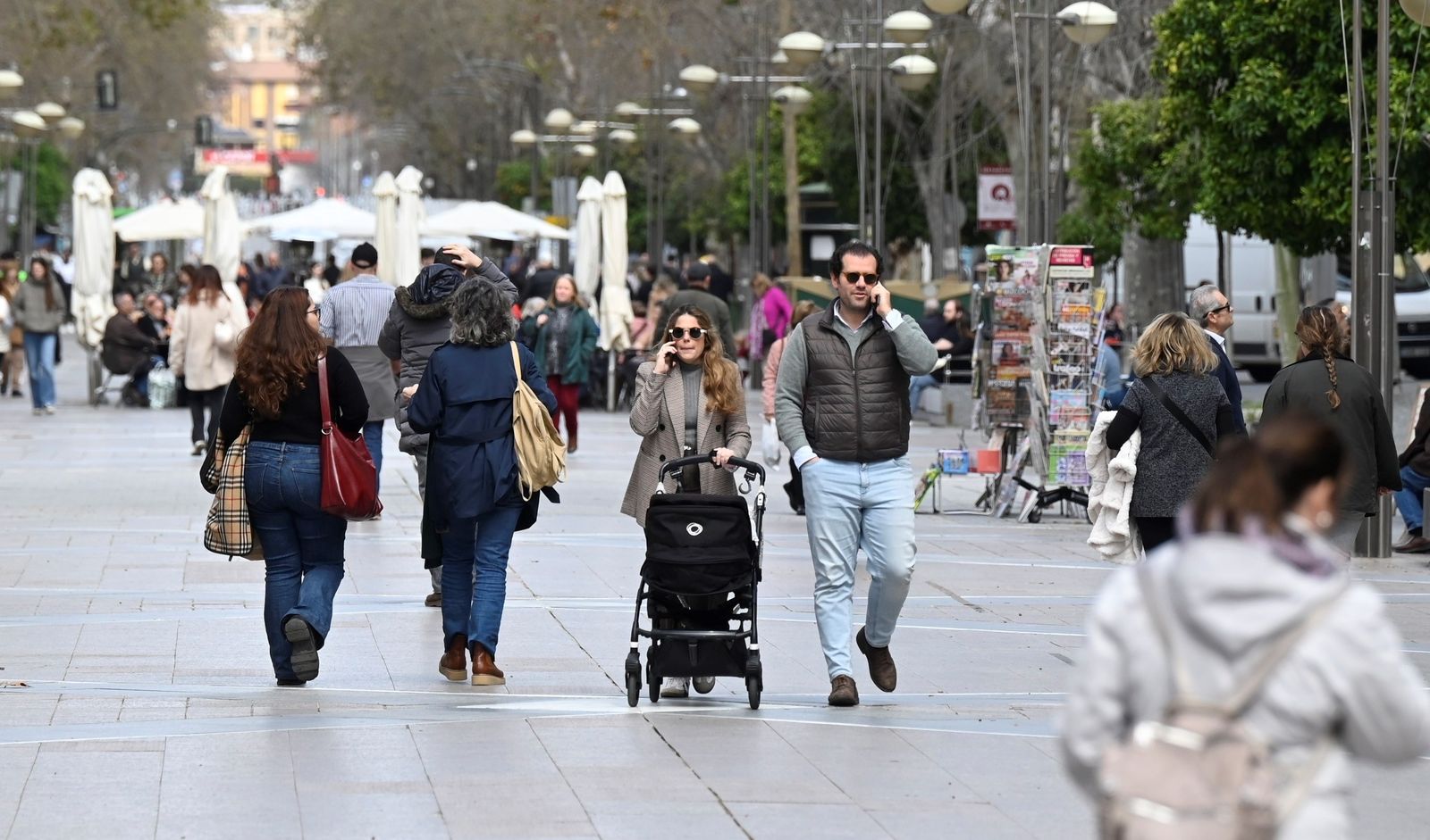Los cordobeses aprovechan la tregua entre tormentas para salir a la calle, en imágenes