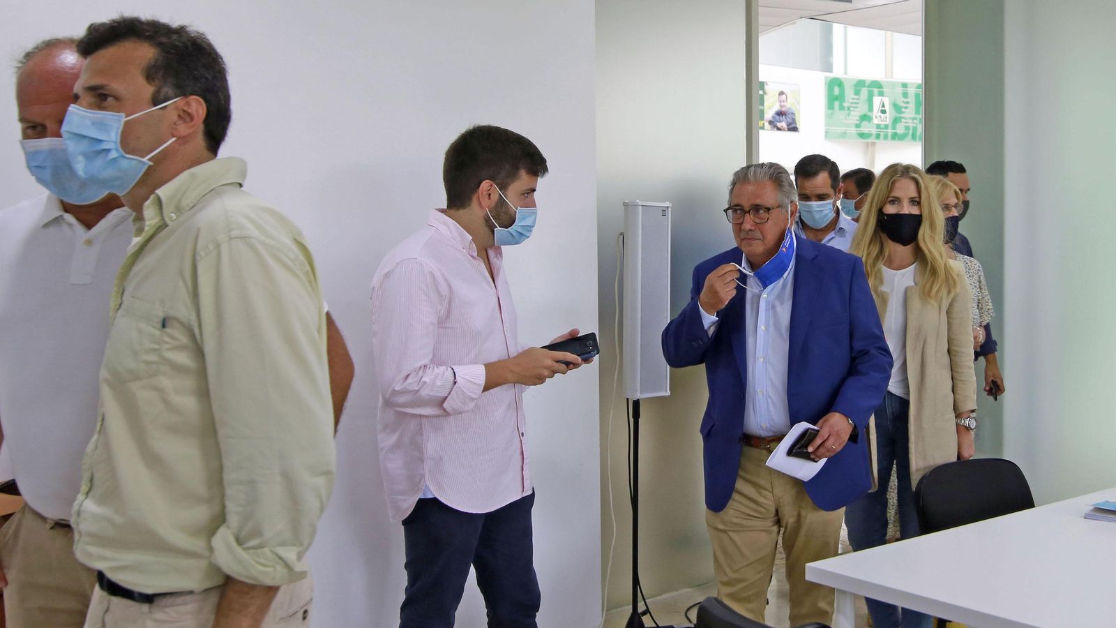 El eurodiputado y la secretaria provincial del PP a su llegada a la sede de Asaja-Cádiz en el PTA de Jerez.