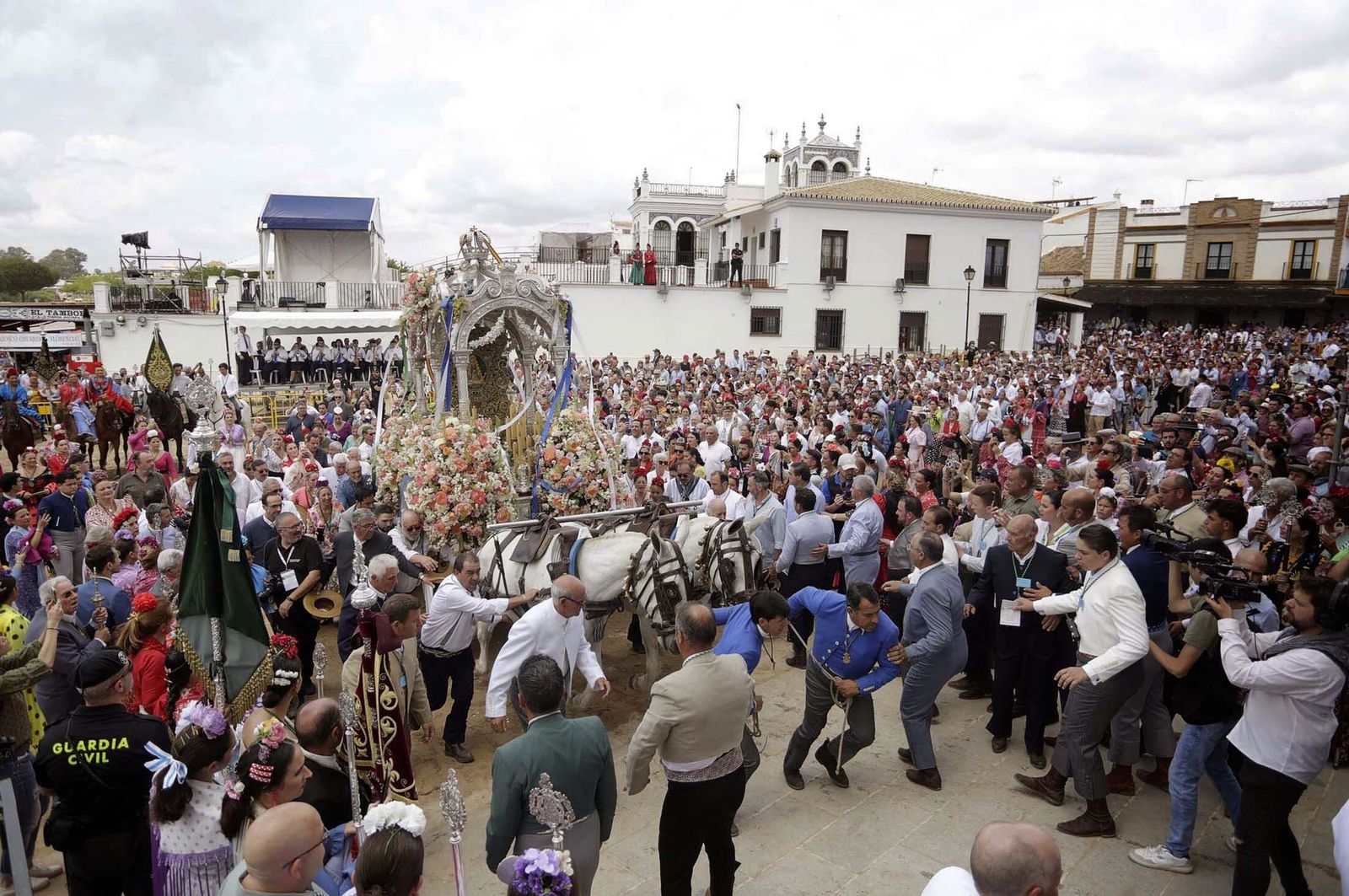 El Rocío 2023: Imágenes de ambiente y presentaciones de las Hermandades