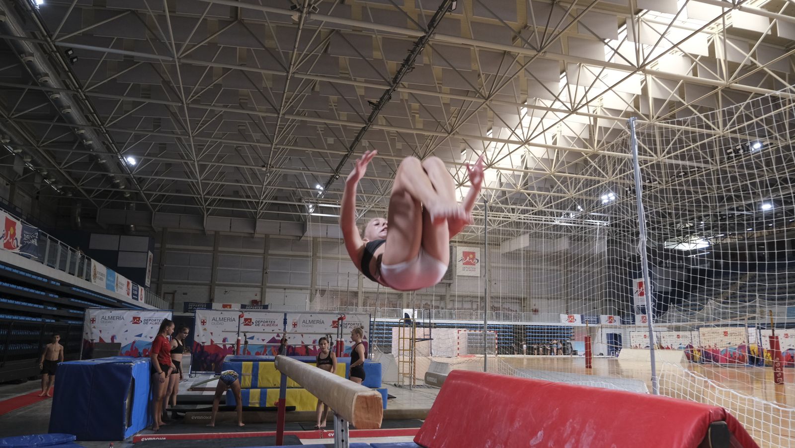 Imágenes de los entrenamientos de los gimnastas almerienses