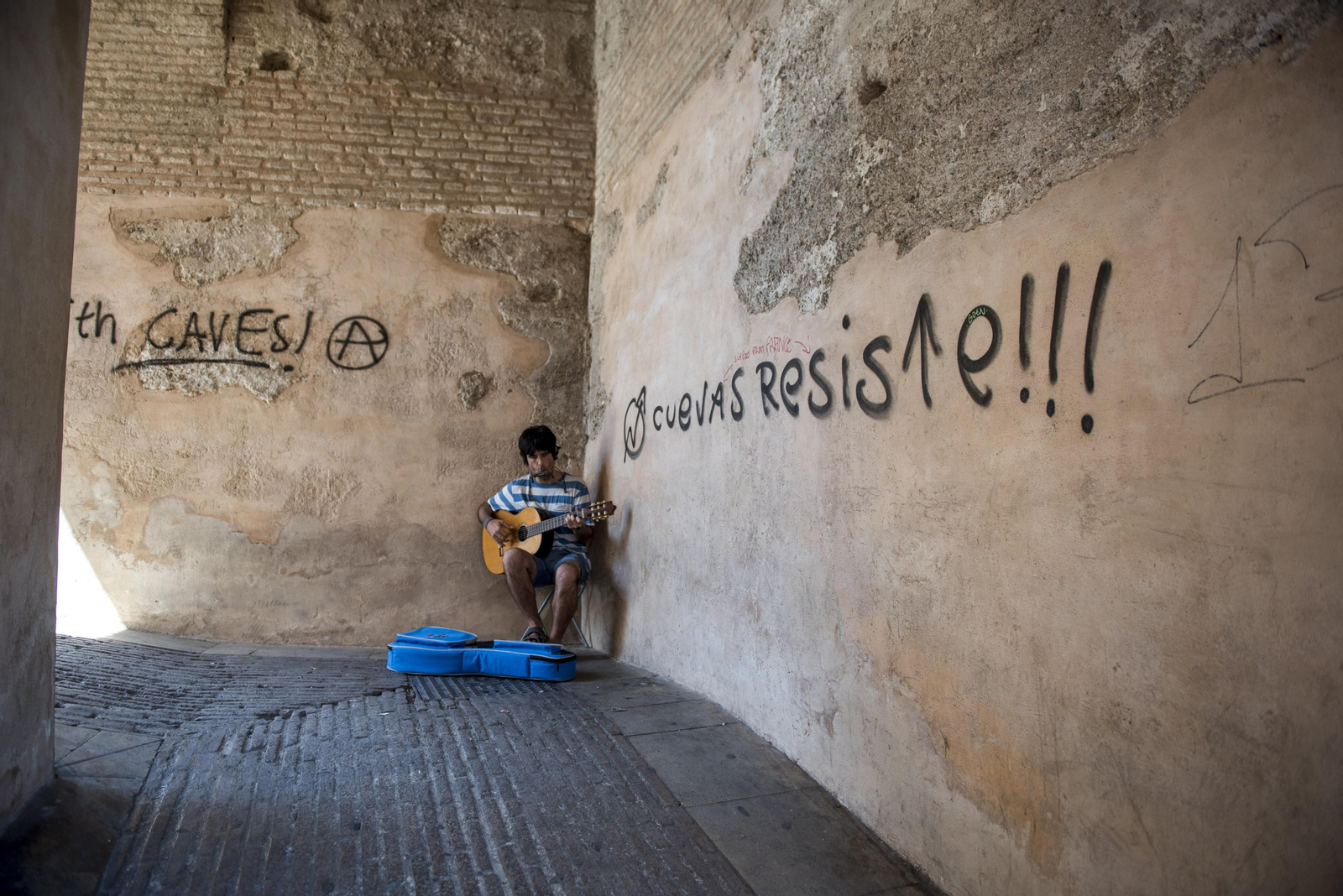 Vuelven las pintadas al Arco de las Pesas