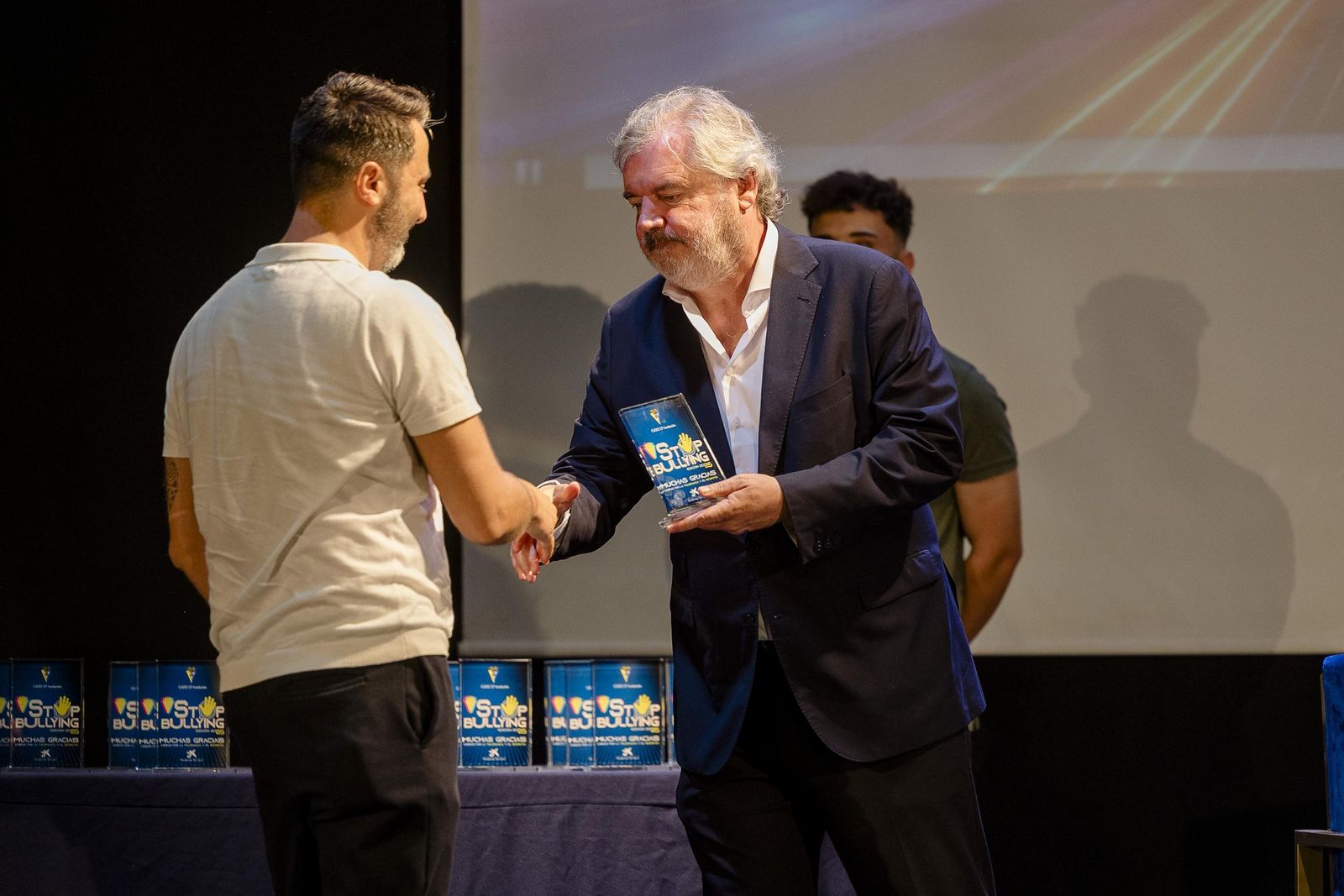 Las imágenes del acto de entrega de reconocimientos de Stop Bullying, iniciativa de la Fundación del Cádiz.