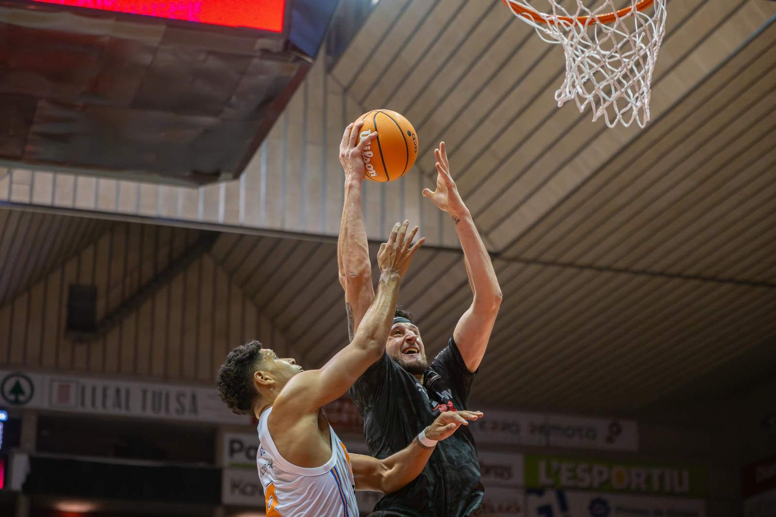 Las imágenes del Bàsquet Girona-Covirán Granada