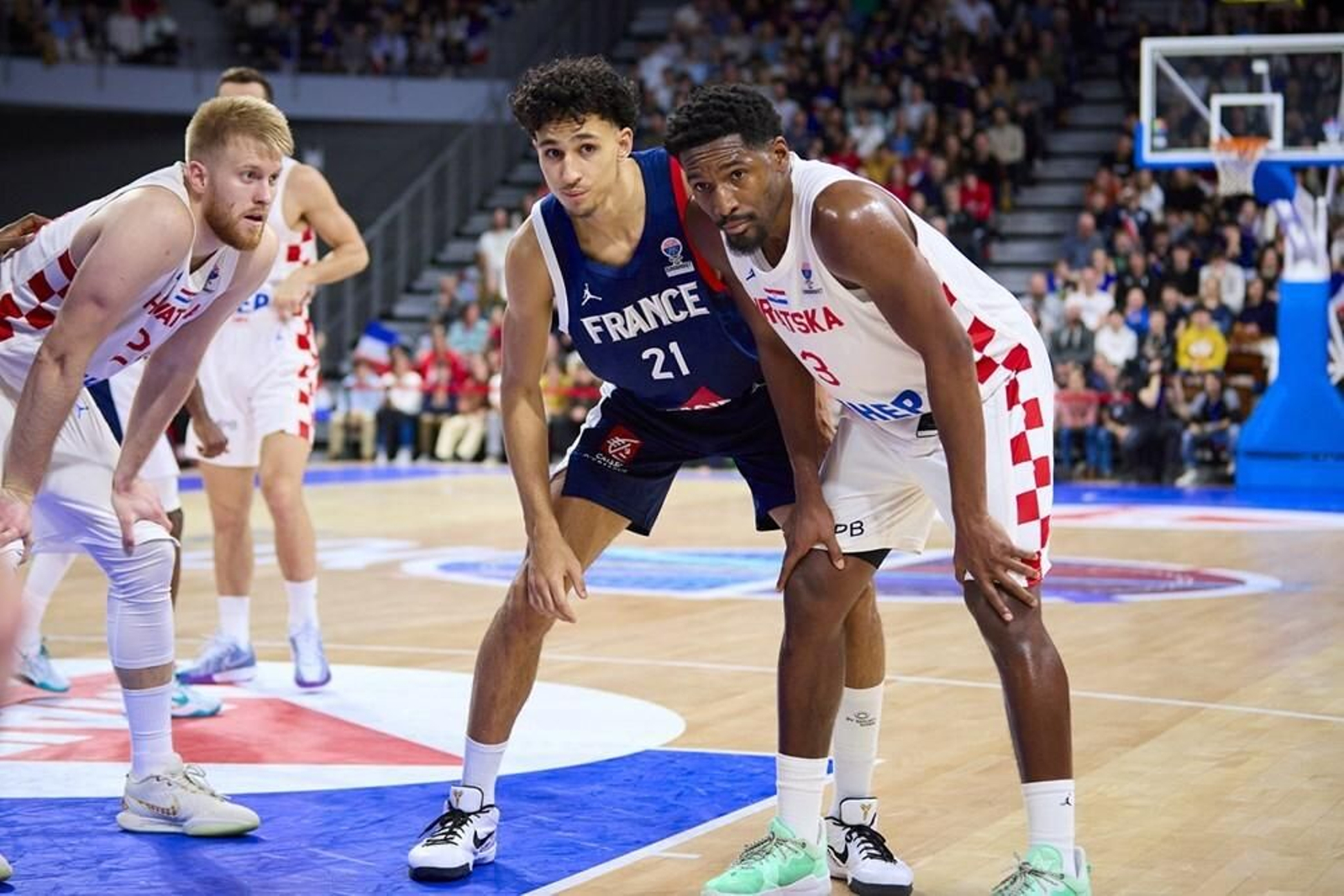 Zaccharie Risacher, debut con 18 años con Francia