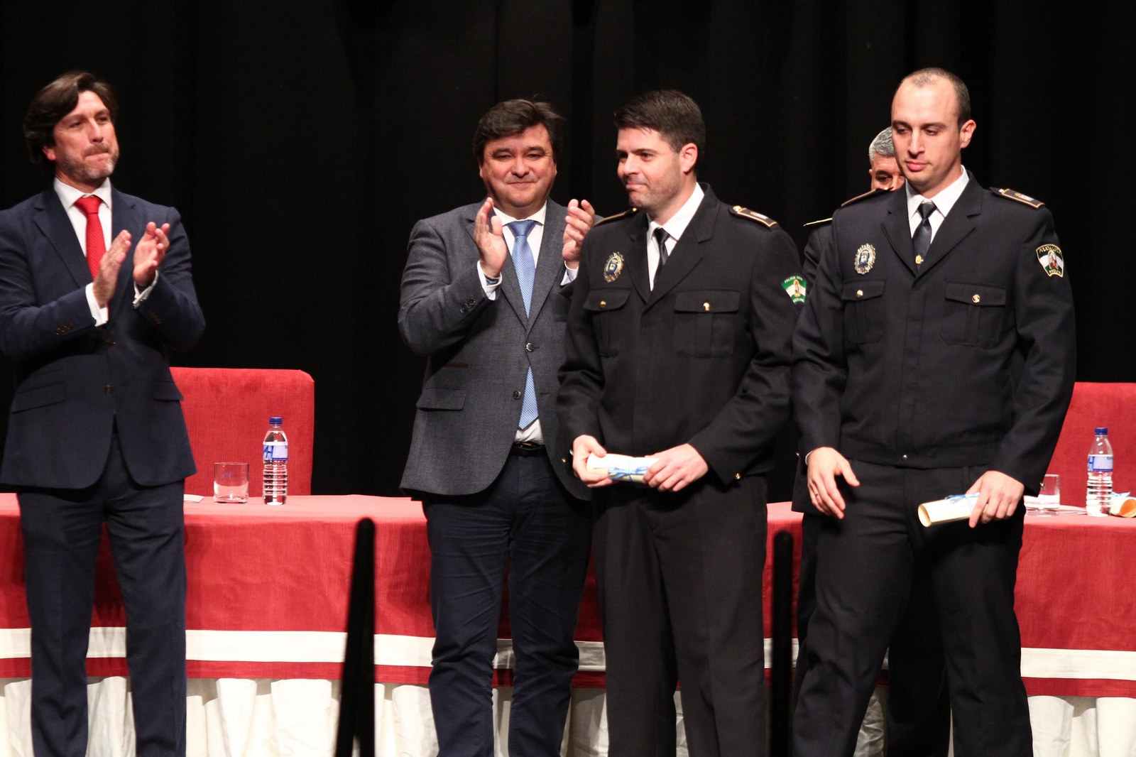 La policía Local entrega las medallas en el día de su patrón