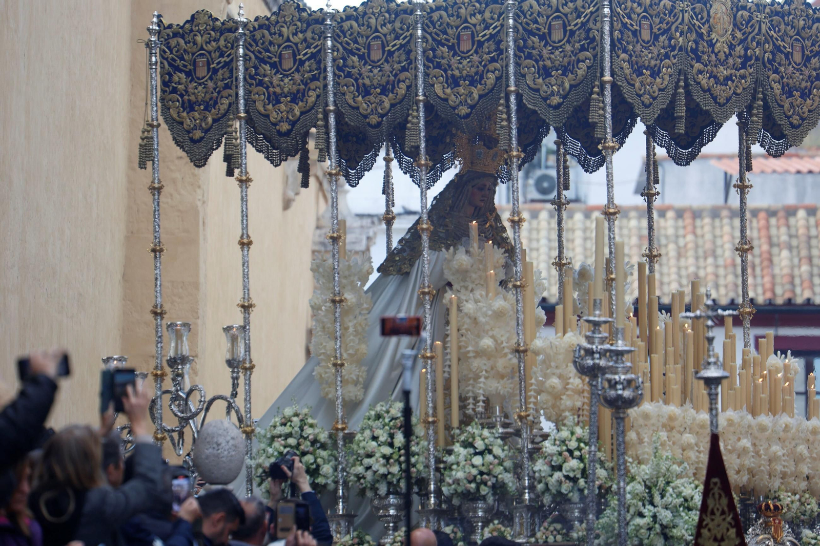 El traslado de la Merced en este Sábado Santo de Córdoba, en imágenes