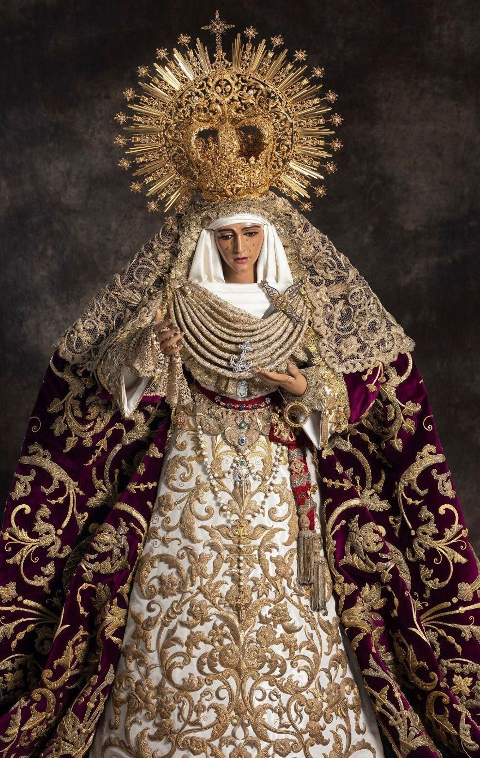 Las primeras imágenes de la reposición al culto de la Esperanza de Triana