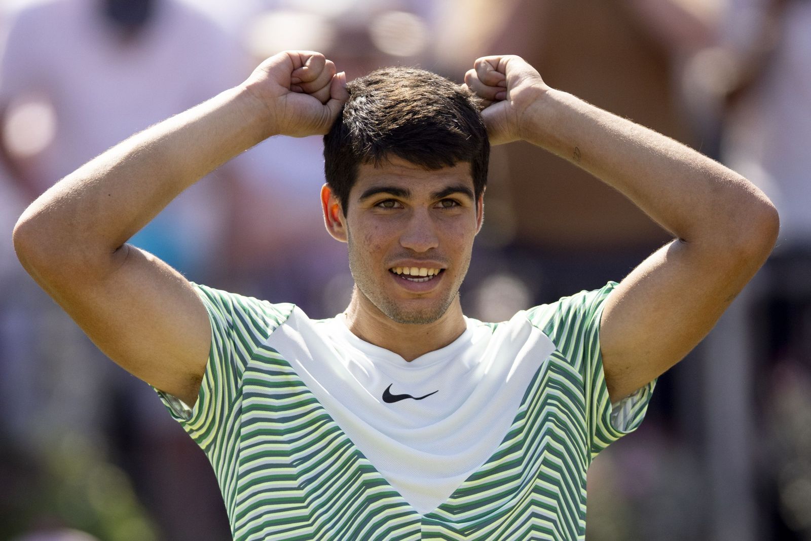 Carlos Alcaraz celebra su victoria en Queen's.