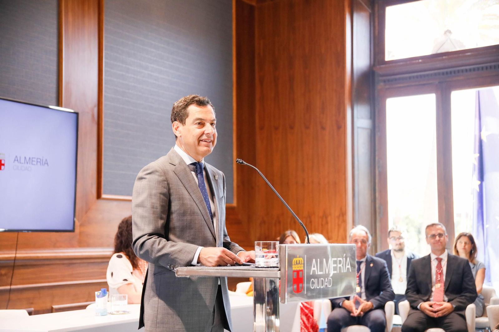 Imágemes de la casa consistorial de Almería