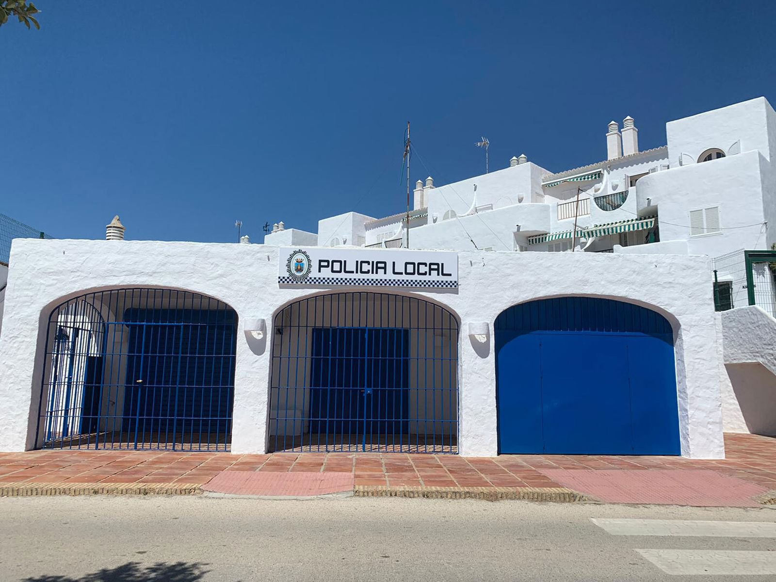 Instalaciones de la Policía Local en la zona de la costa, cerradas desde hace unos días.