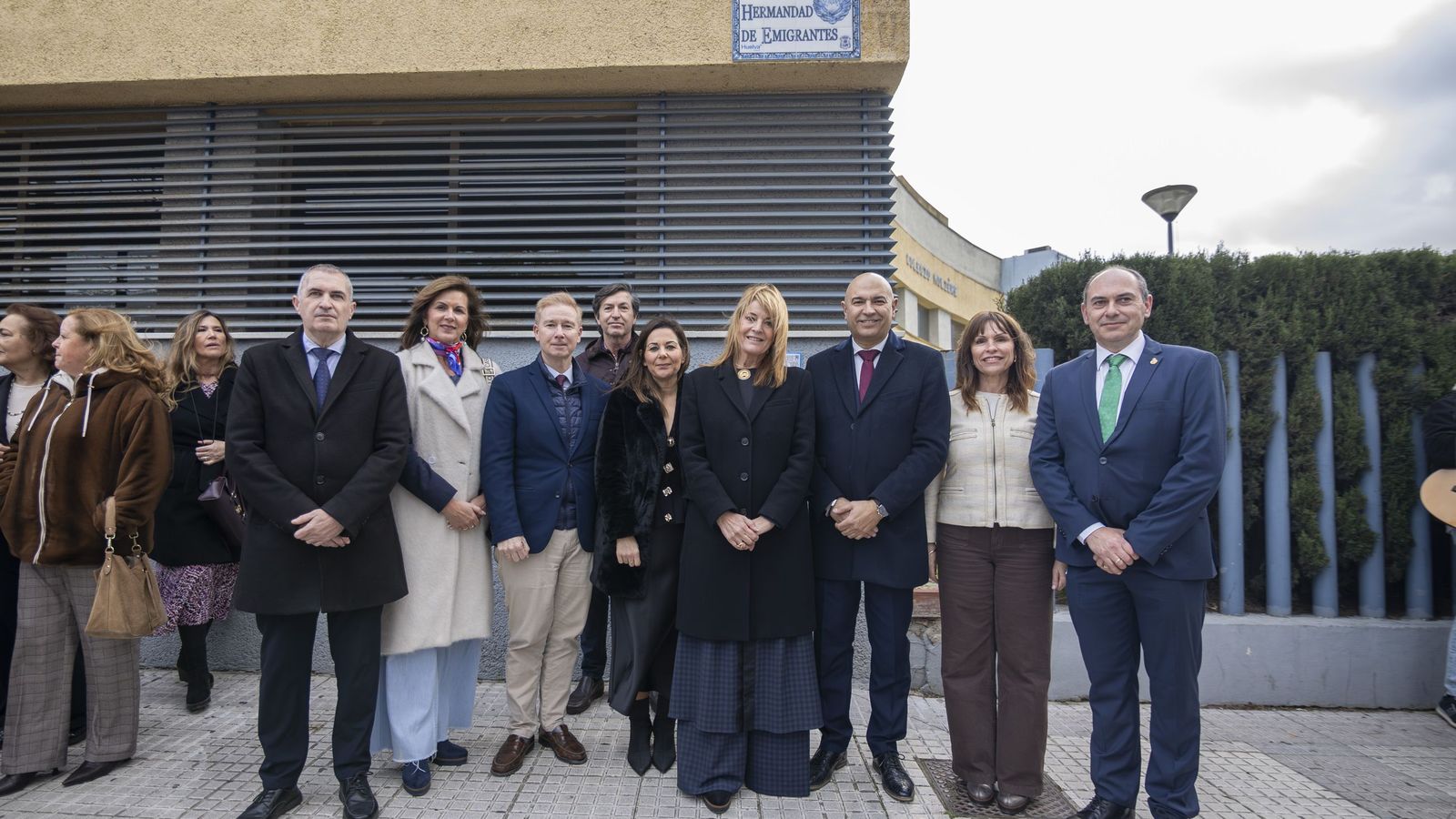 Inauguración del Paseo Hermandad de Emigrantes en la capital onubense.
