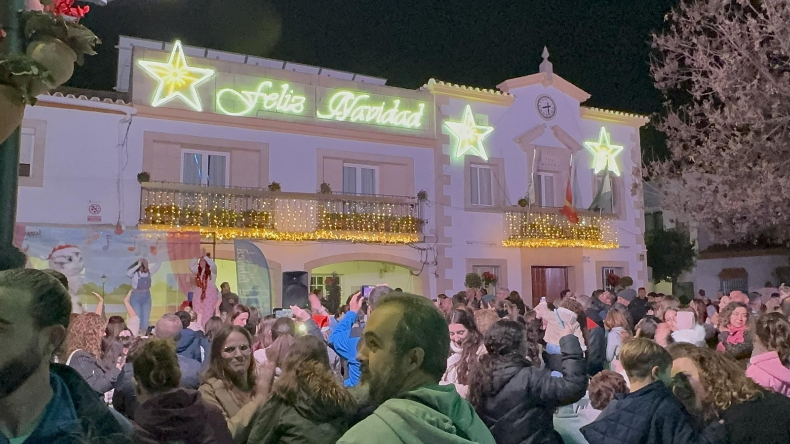 Imagen del alumbrado navideño del año pasado en el Ayuntamiento de Guadalcacín Imagen del alumbrado navideño del año pasado en el Ayuntamiento de Guadalcacín